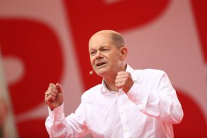 Olaf Scholz è un politico tedesco e l'attuale candidato alla carica di Cancelliere tedesco del Partito socialdemocratico.